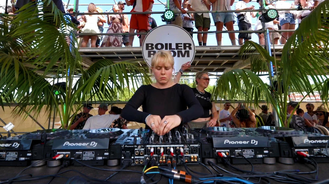 Photo of set Nice Girl.