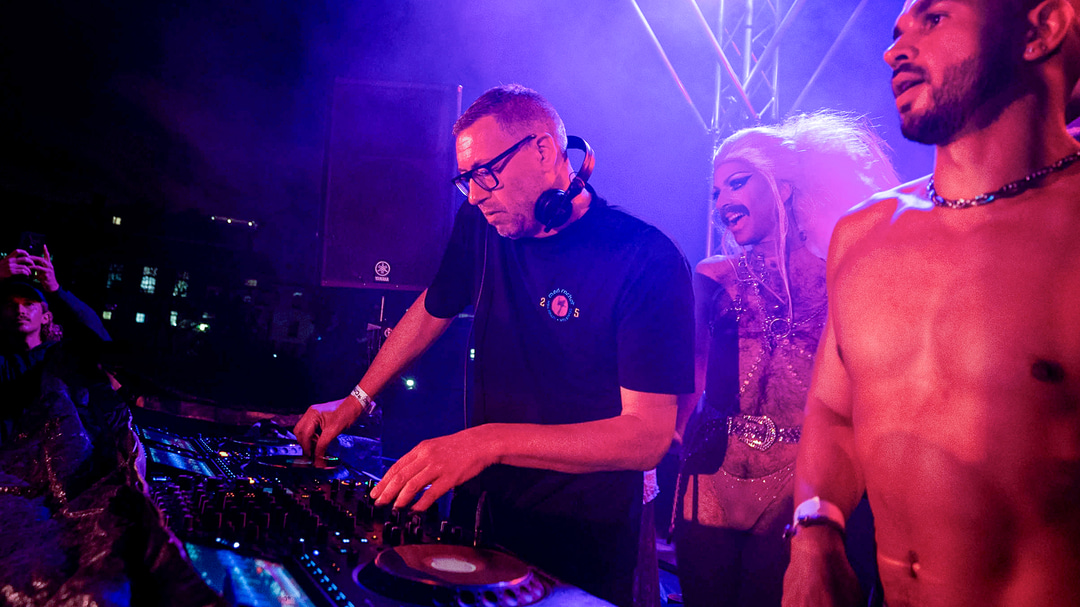 Photo of set Simon Caldwell.