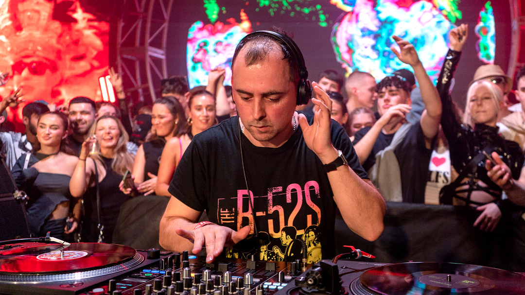 Photo of set Sunil Sharpe.