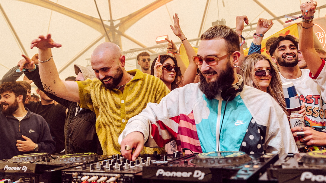 Photo of set t e s t p r e s s.