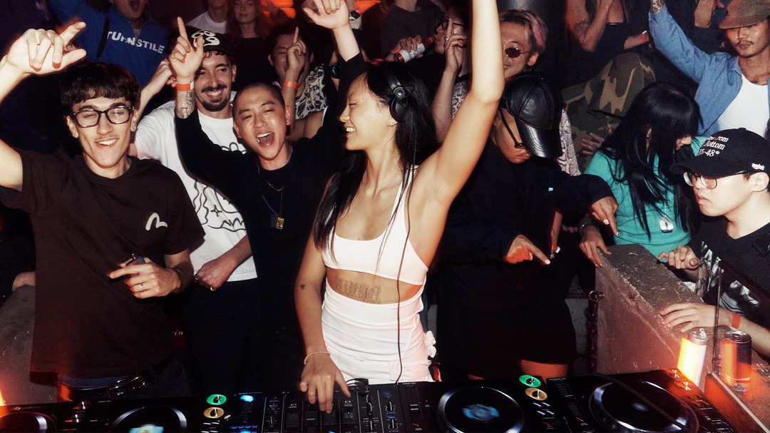 Photo of set Xing Xing.