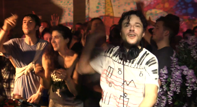 Photo of set Matias Aguayo.