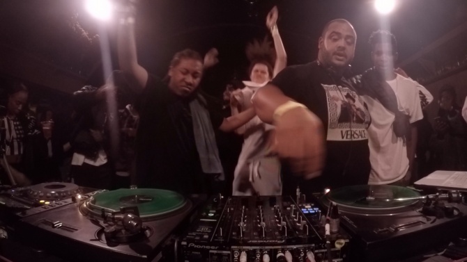 Photo of set Motive.