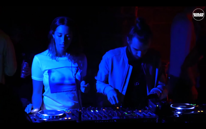 Photo of set DREWXHILL.