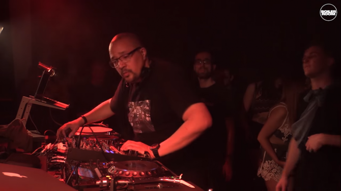 Photo of set dBridge.