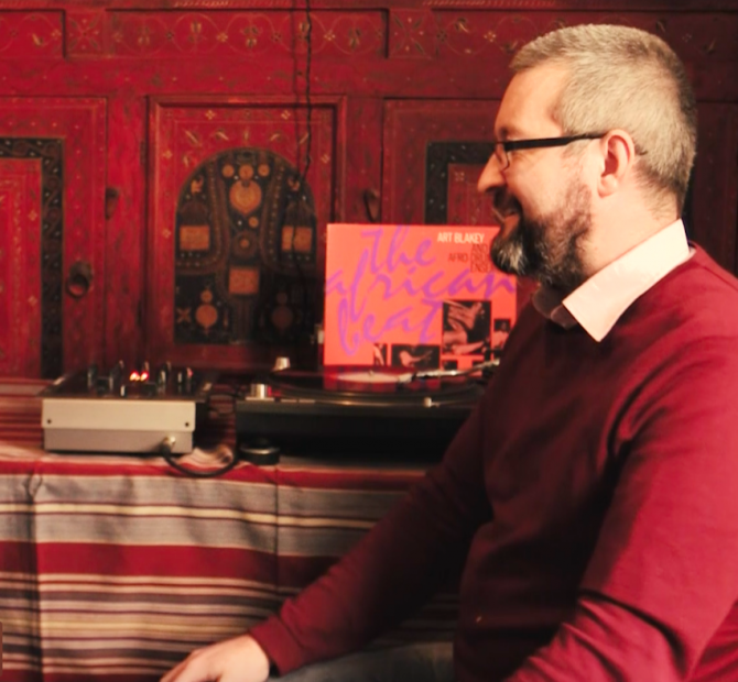 Photo of set Chris Menist.