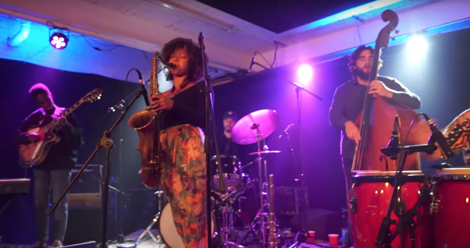 Photo of set Maisha.