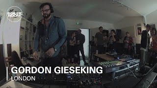 Photo of set Gordon Gieseking.
