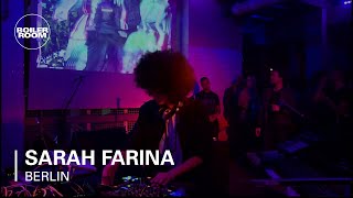 Photo of set Sarah Farina.