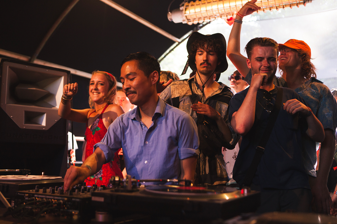 Photo of set Phuong Dan.