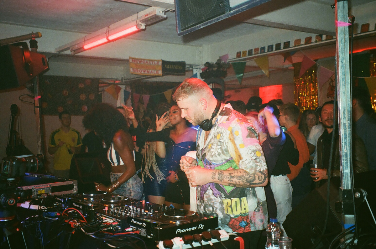 Photo of set Shay Malt.