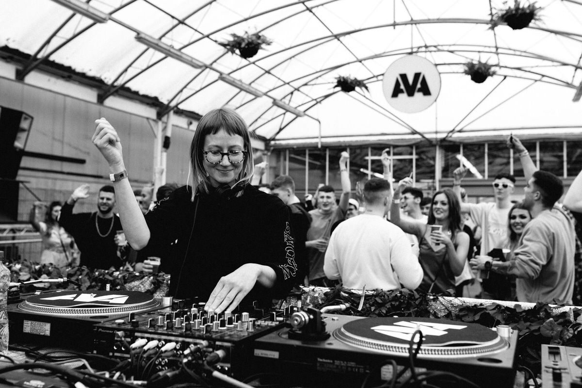 Photo of set Marion Hawkes.