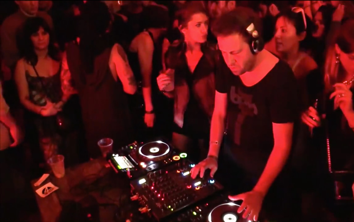 Photo of set DJ Three.