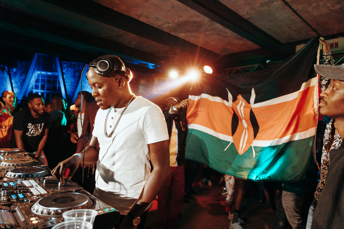 Photo of set DJ Tryce.