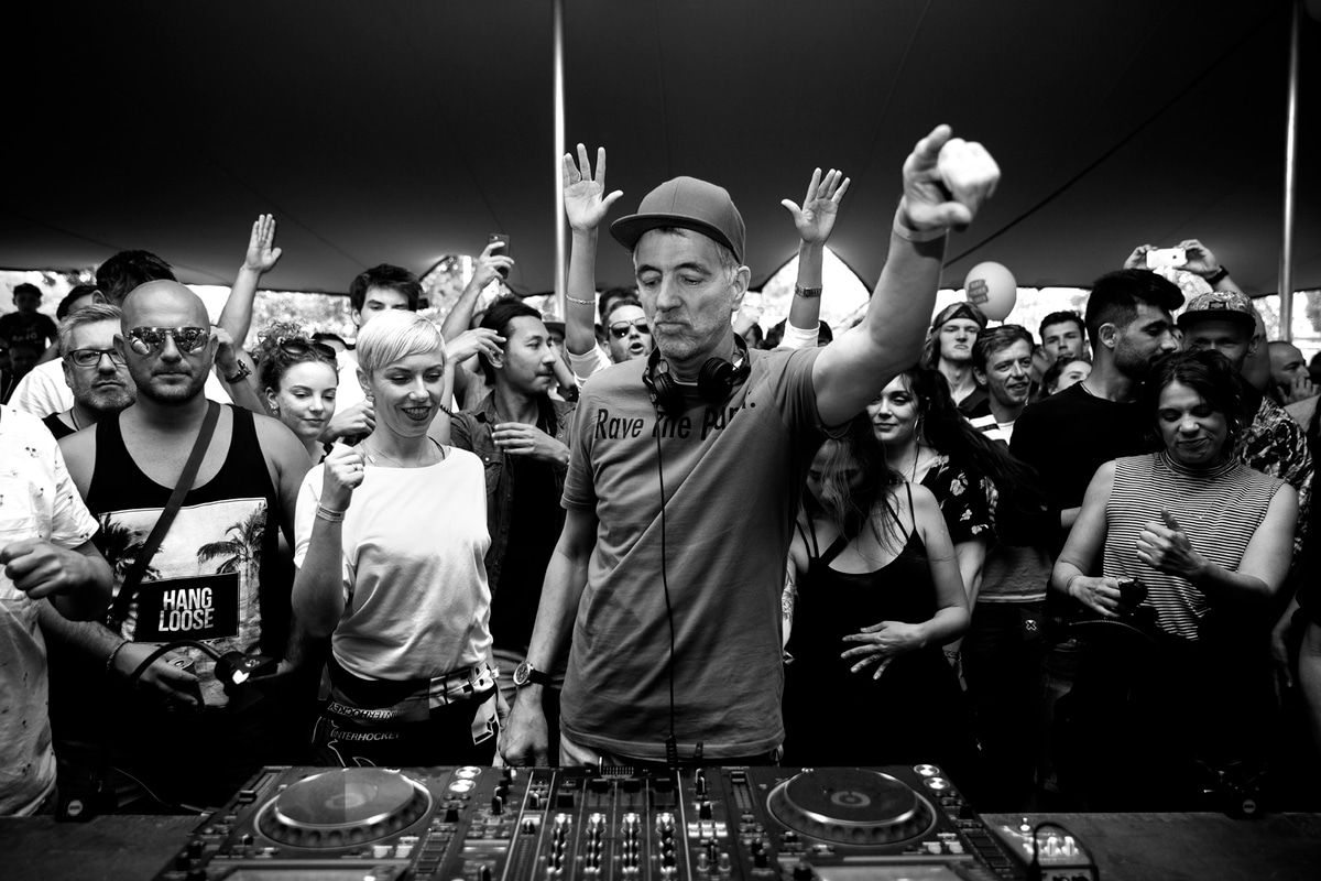 Photo of set Dr Motte.