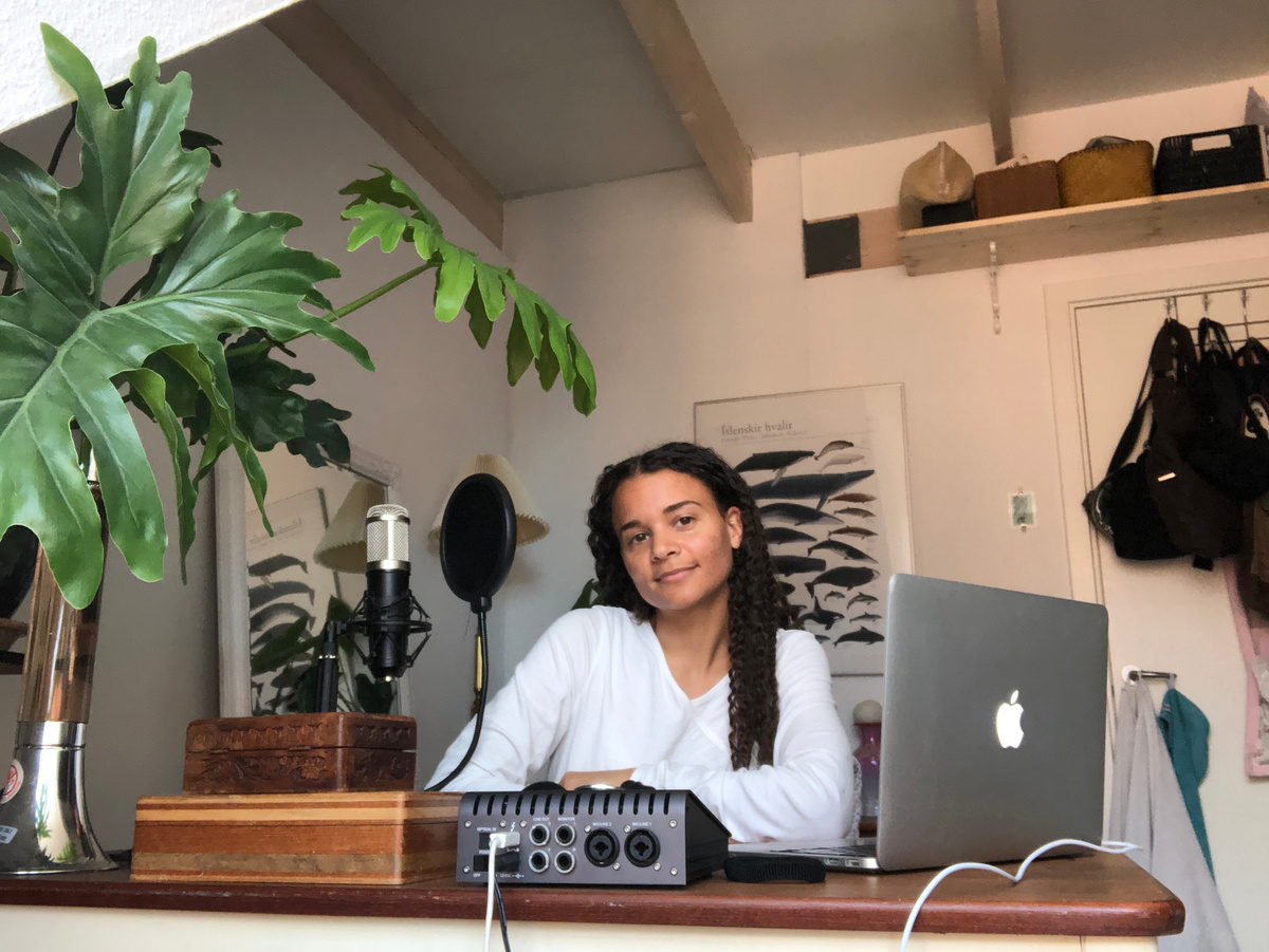 Photo of set Erika de Casier.