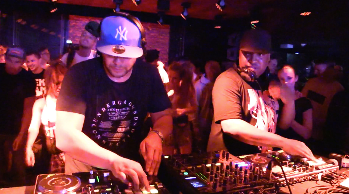 Photo of set Foundation (Sticky b2b Scott Garcia).