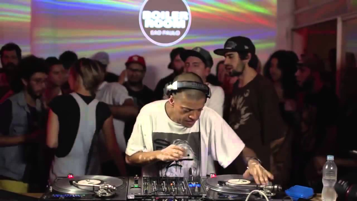 Photo of set KL Jay.