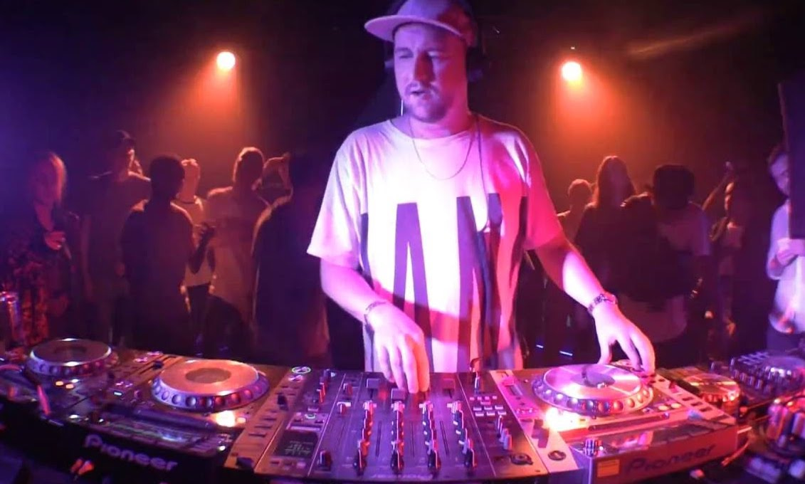 Photo of set Machinedrum.