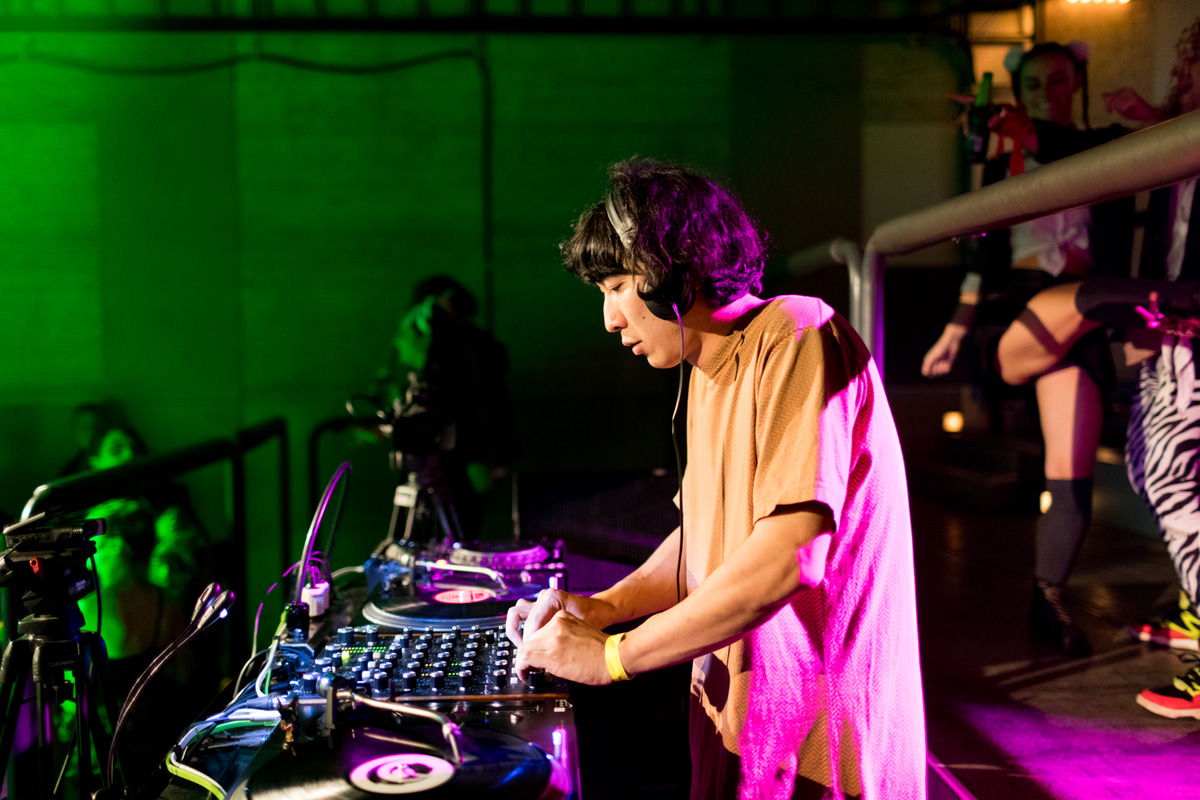 Photo of set Yoshinori Hayashi.