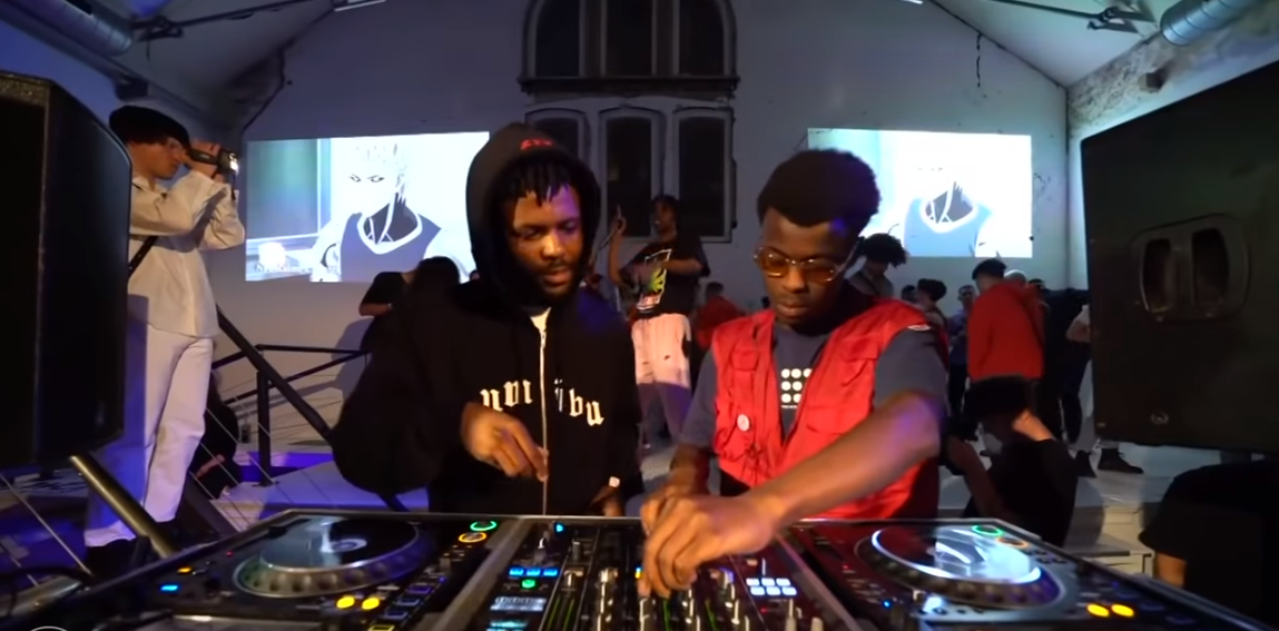 Photo of set SMIB SQUAD.