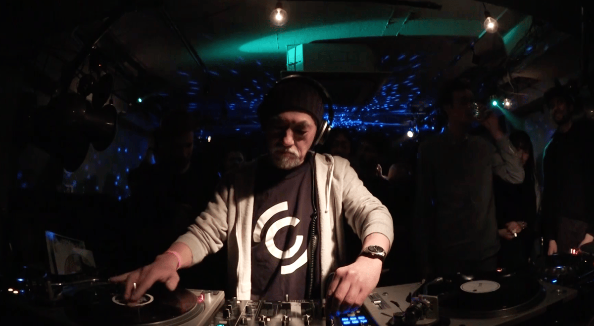 Photo of set DJ Ageishi.