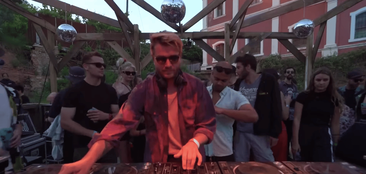 Photo of set Axel Boman.