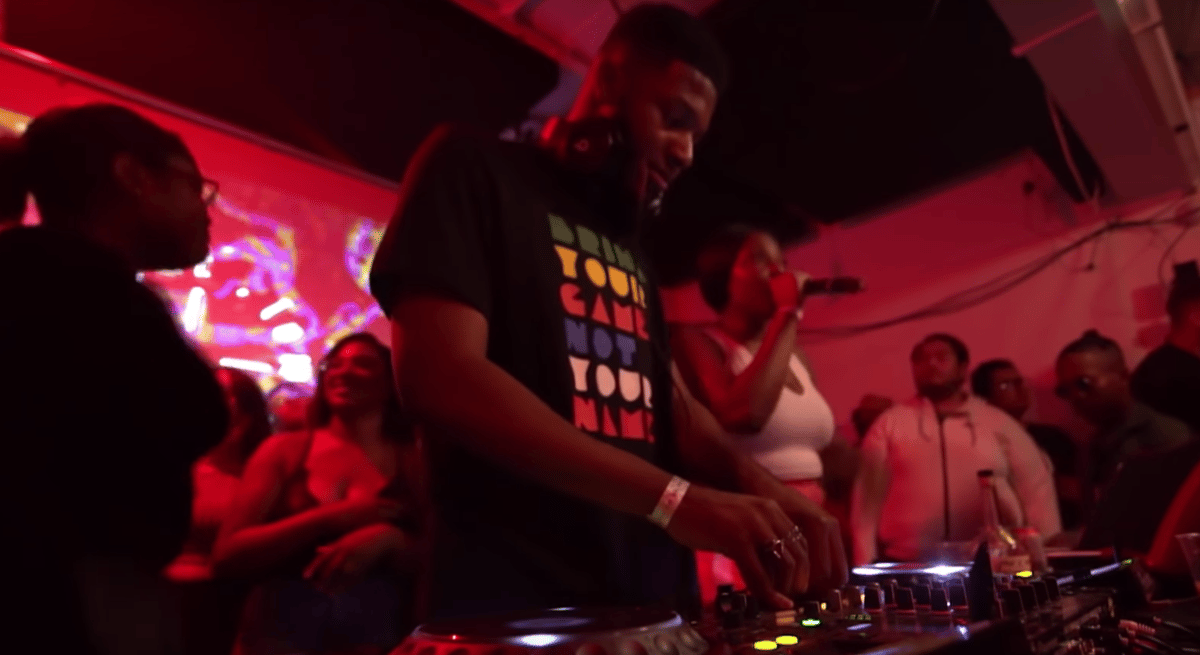 Photo of set Damn Shaq.