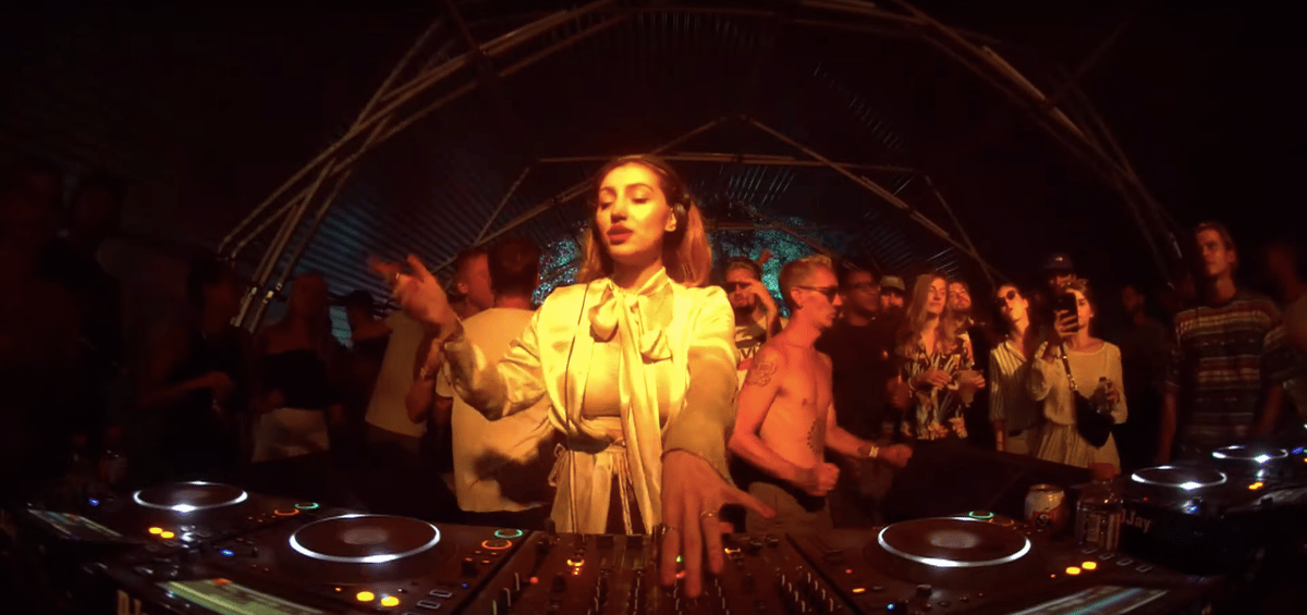 Photo of set Gabriella Vergilov.