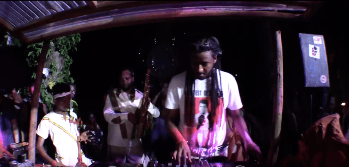 Photo of set Rophnan.