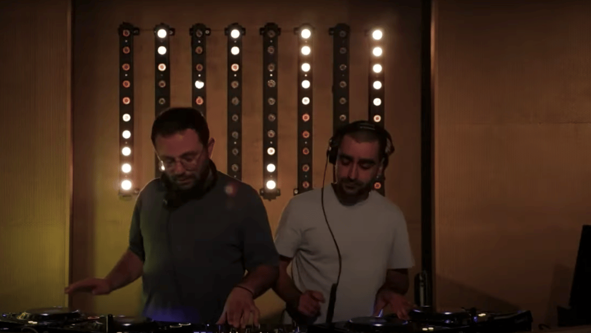 Photo of set Peach Puff Bass Unit.