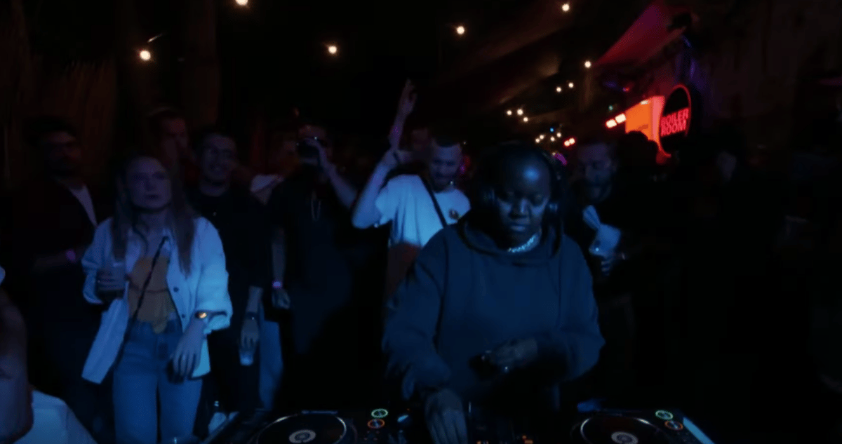 Photo of set Cherry B.