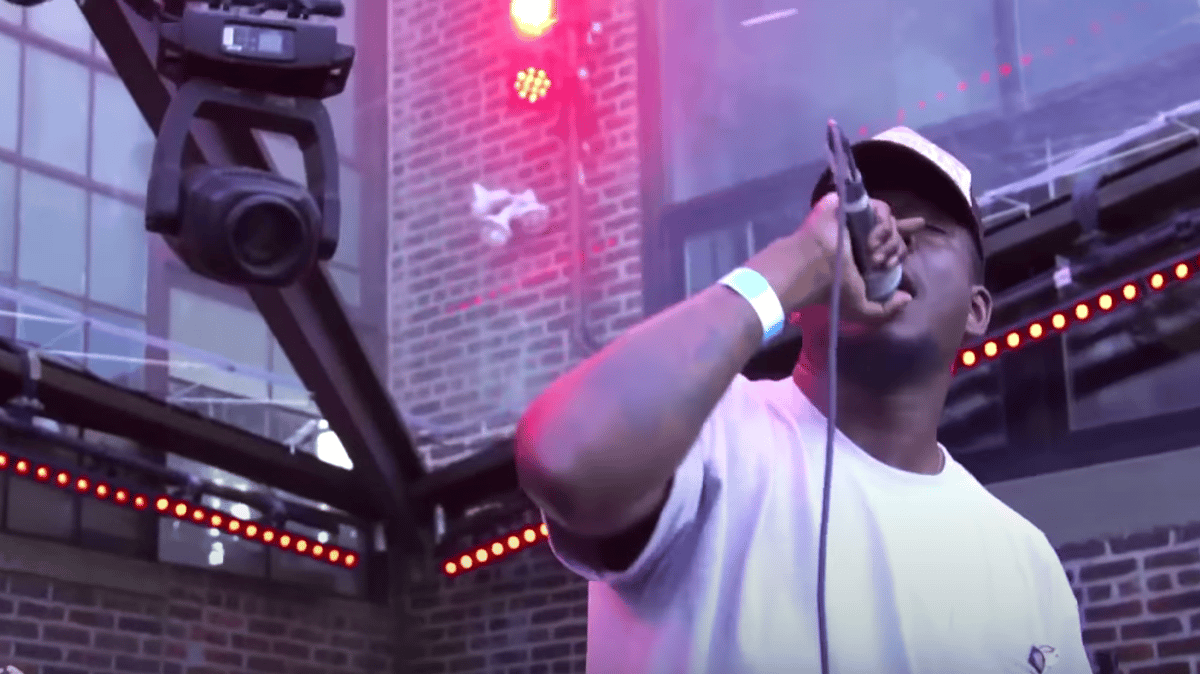 Photo of set Mick Jenkins.