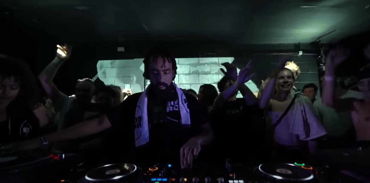 Photo of set T Dunn.