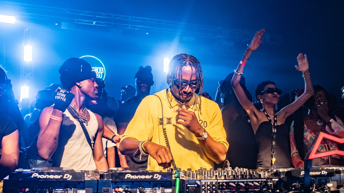 Photo of set AMÉMÉ.