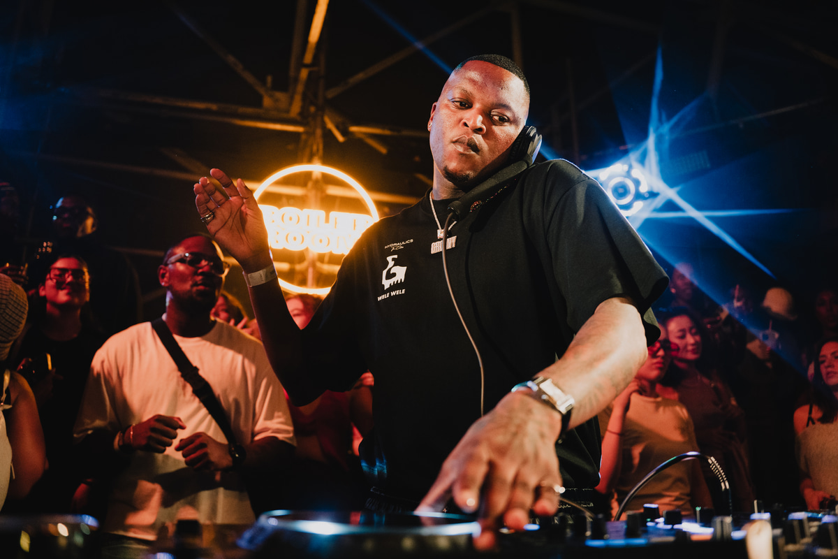 Photo of set Oscar Mbo.