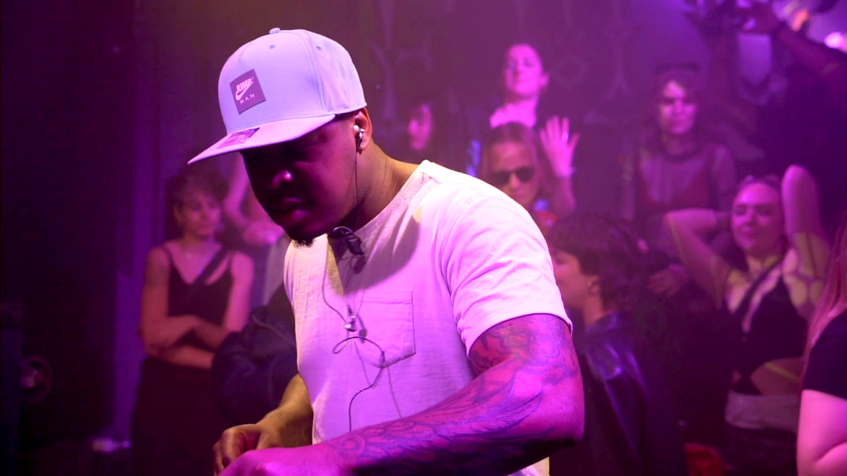 Photo of set DJ Daycard.