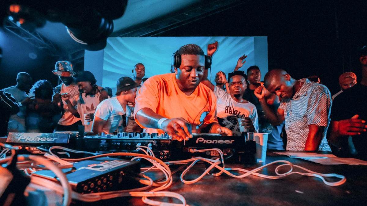 Photo of set DJ Habias.