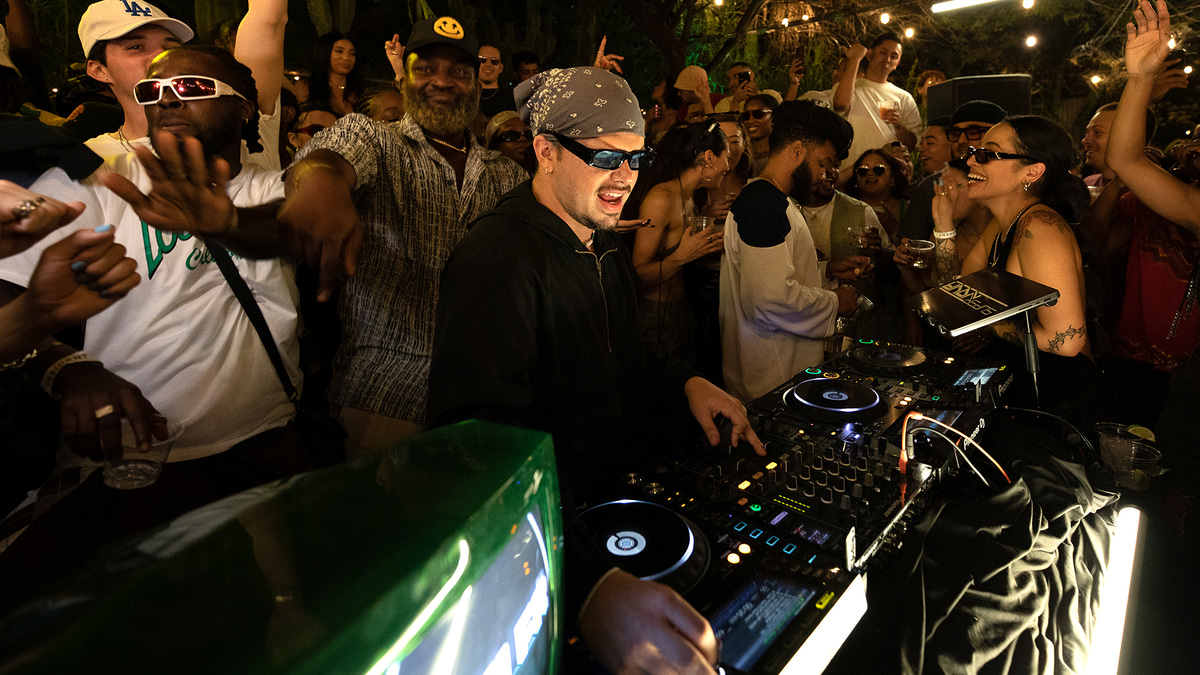 Photo of set Falcons.