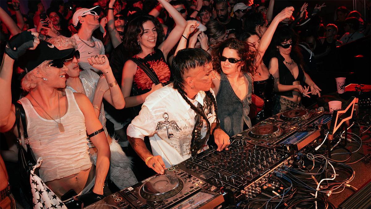 Photo of set Genosidra.