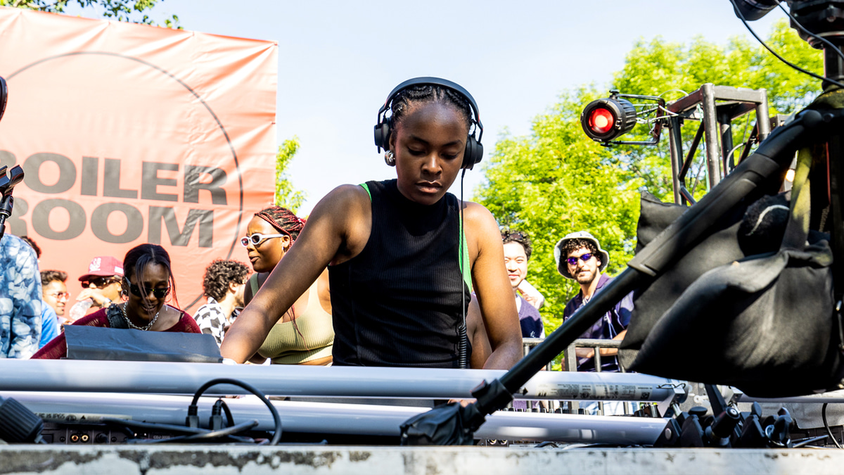 Photo of set G L O W Z I.