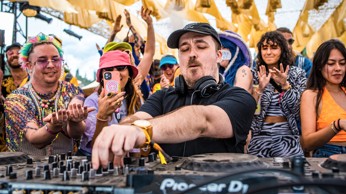 Photo of set Jesse Bru.