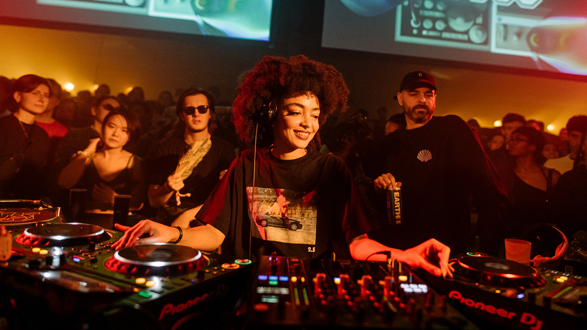 Photo of set Nala Brown.