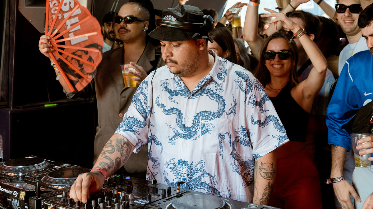 Photo of set OMOLOKO.