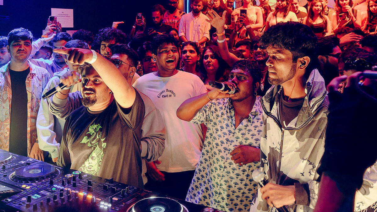 Photo of set Swadesi.