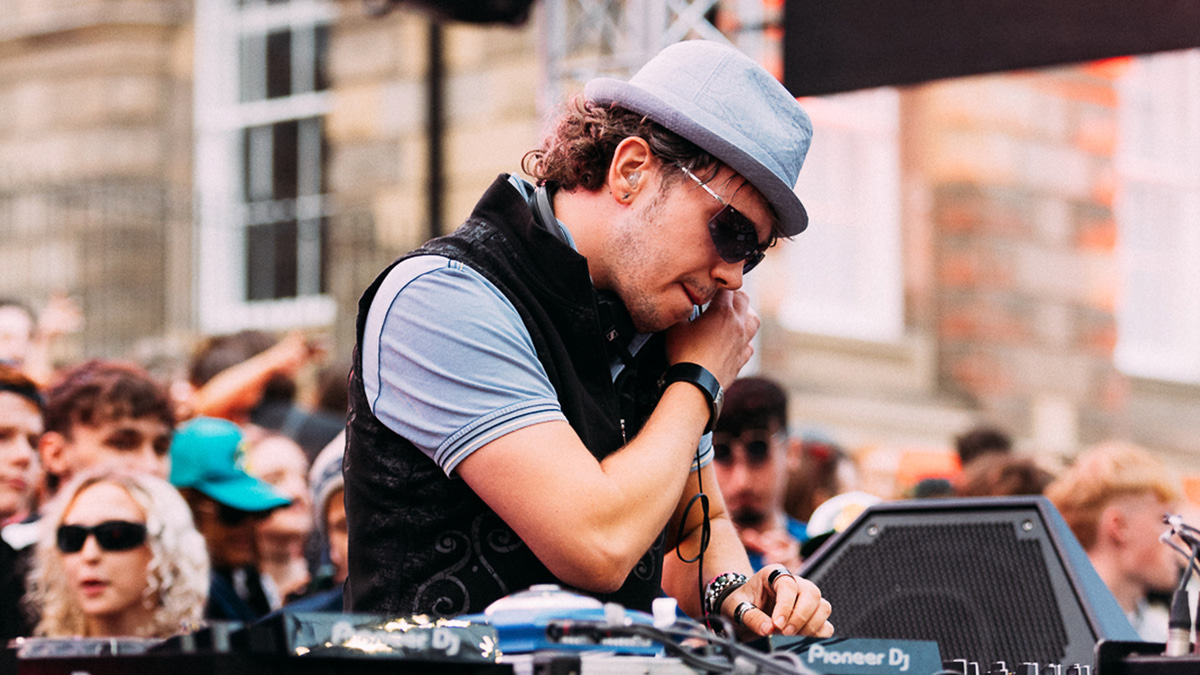 Photo of set X COAST.